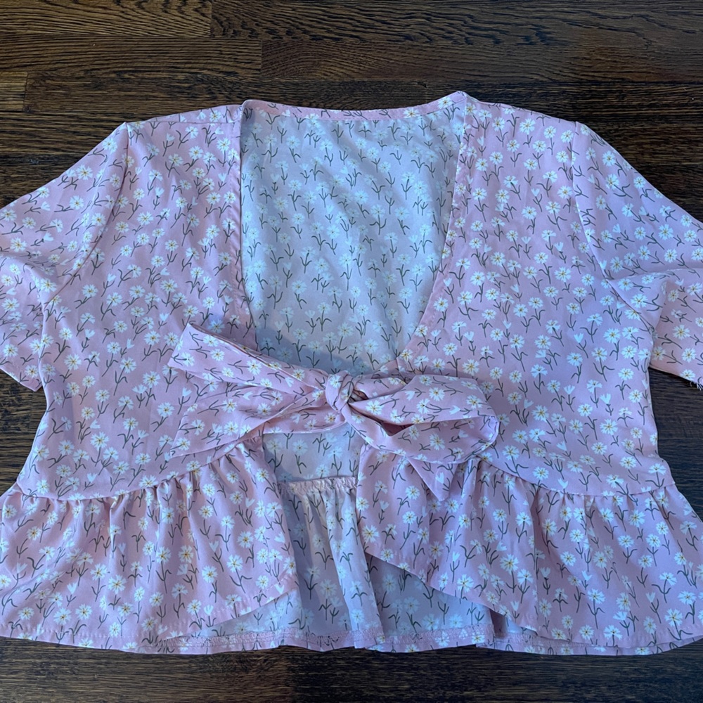 SHEIN front tie flower top